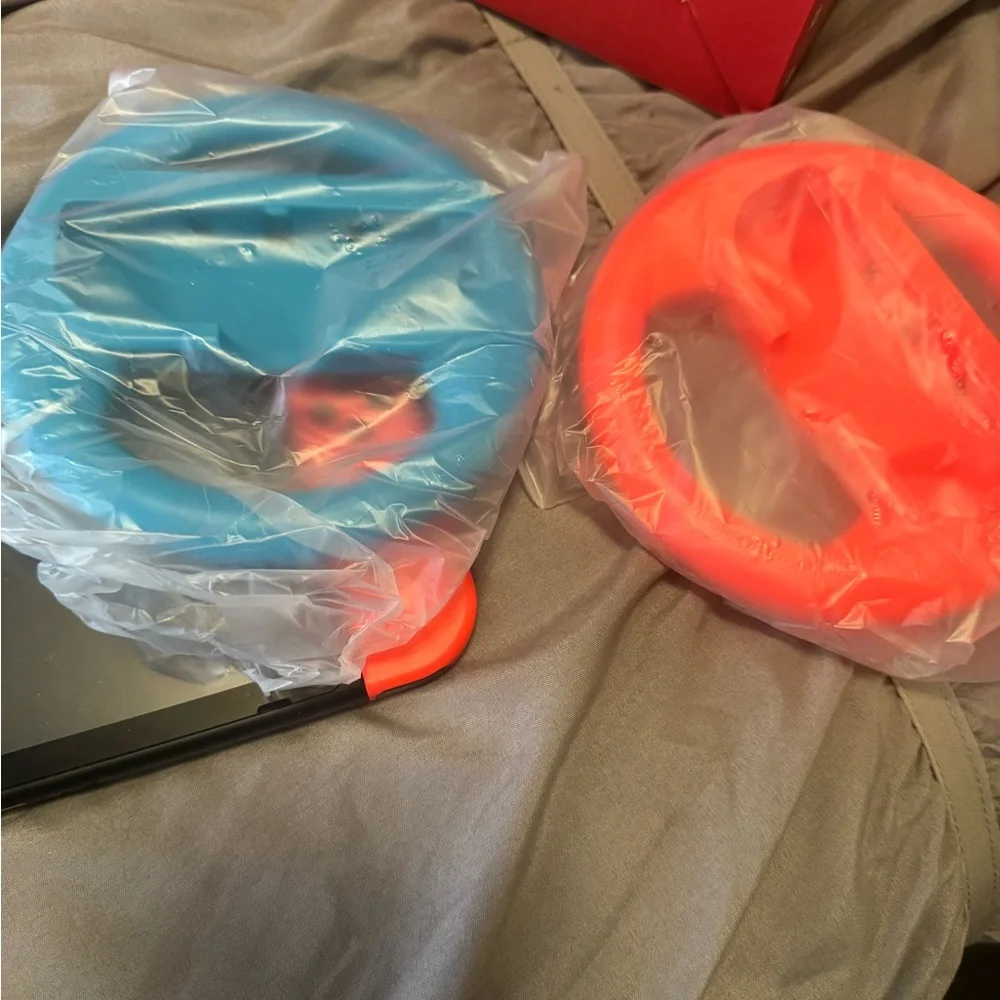 Nintendo Switch Red and Blue Steering Wheel Set - Picture 2 of 9